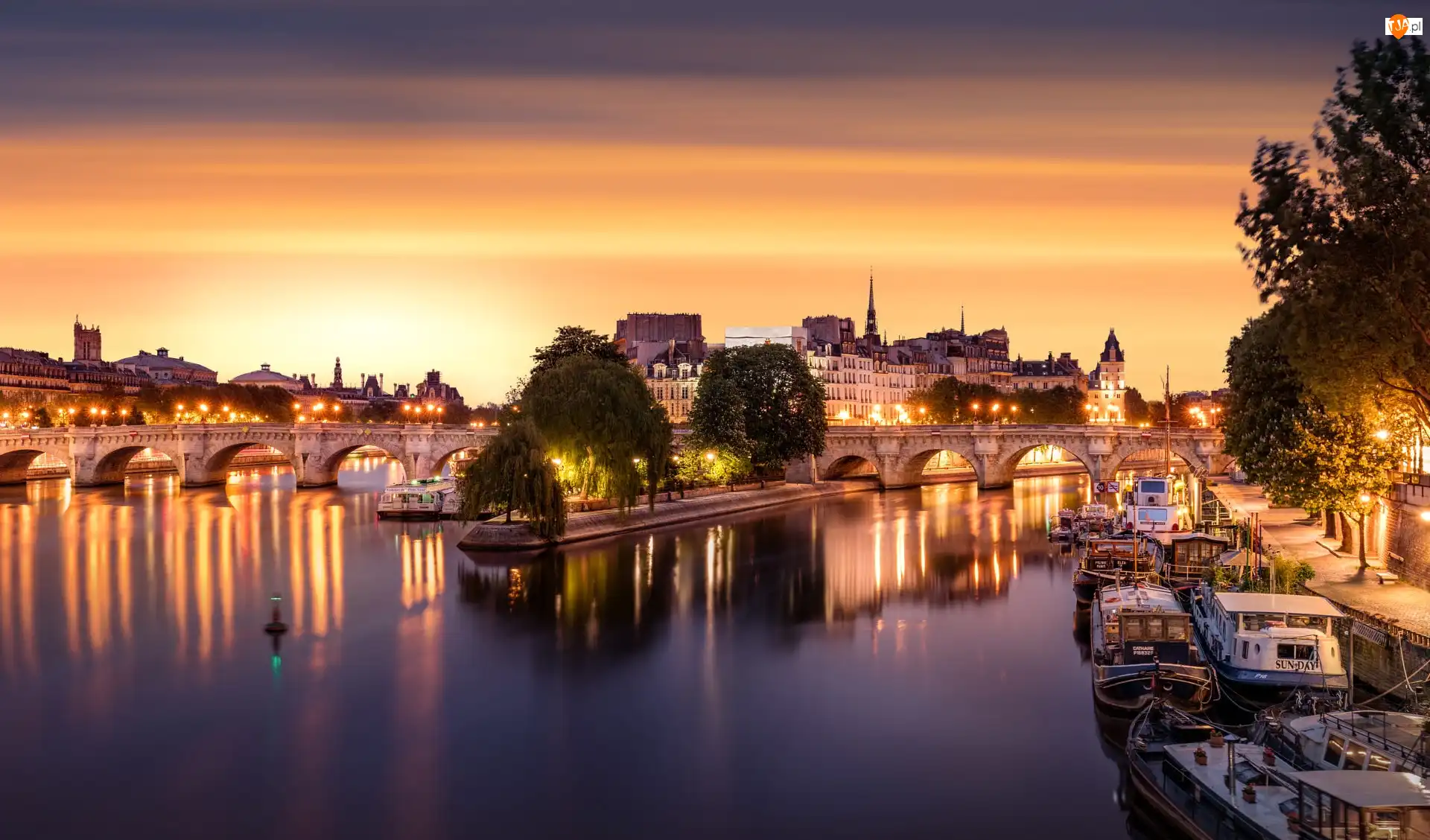 Łodzie, Francja, Most Pont Neuf, Drzewa, Paryż, Domy, Światła, Rzeka Sekwana