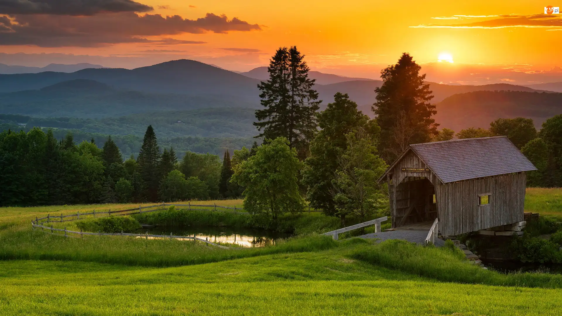 Zachód słońca, Góry, Staw, Stany Zjednoczone, Cabot, Lato, Zadaszony, Drzewa, Drzewa, Most, AM Foster Covered Bridge, Stan Vermont
