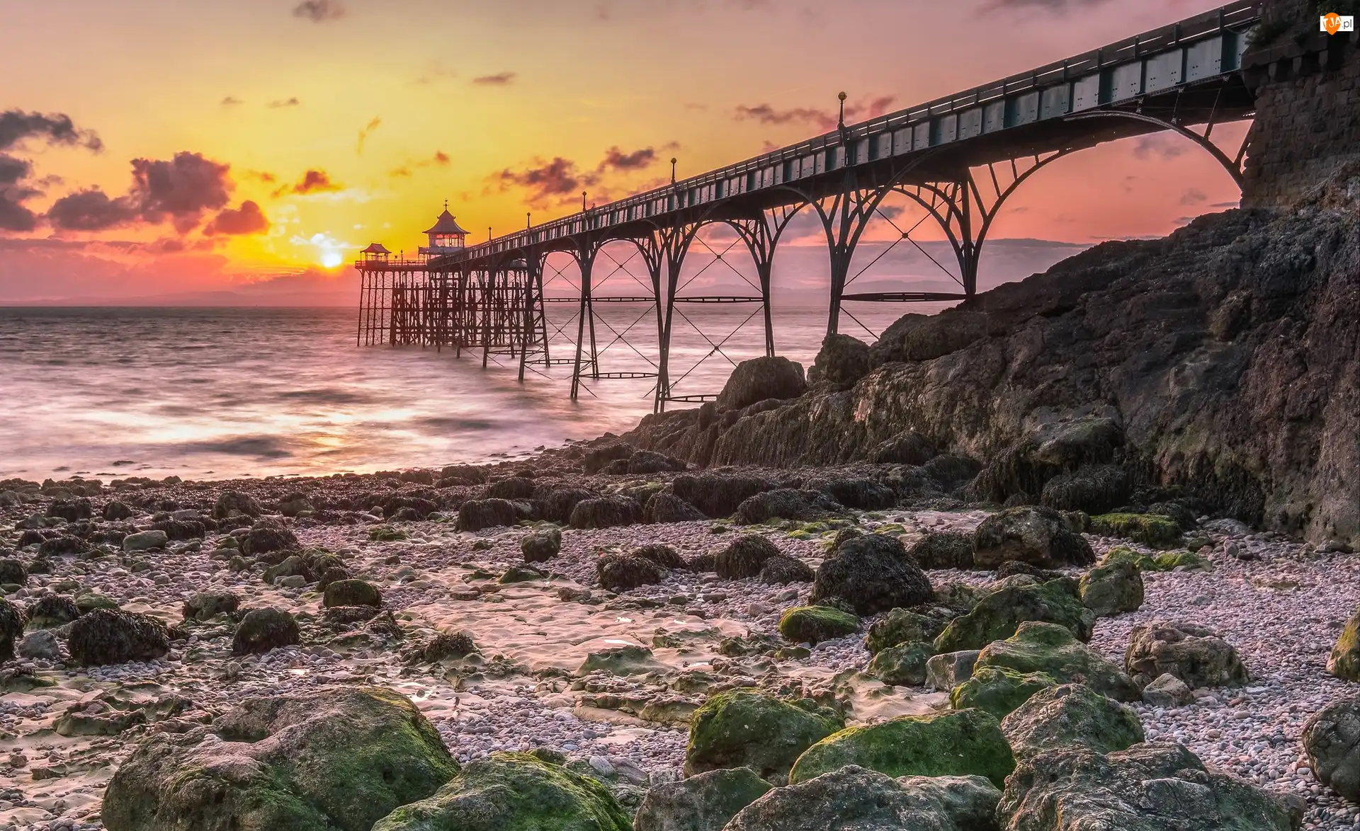 Molo Clevedon Pier, Rzeka Severn, Kamienie, Anglia, Wschód słońca, Clevedon