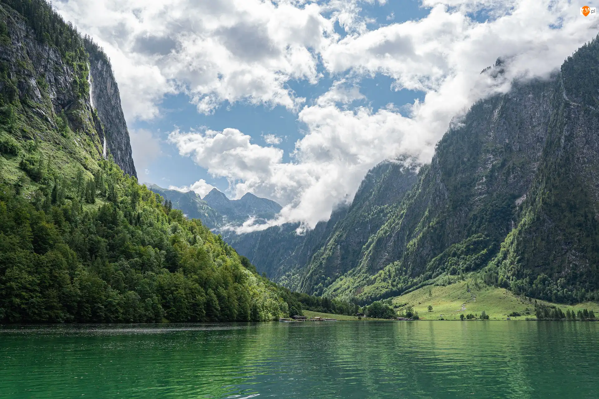 Niemcy, Góry, Bawaria, Lasy, Odbicie, Chmury, Park Narodowy Berchtesgaden, Jezioro Konigssee, Drzewa