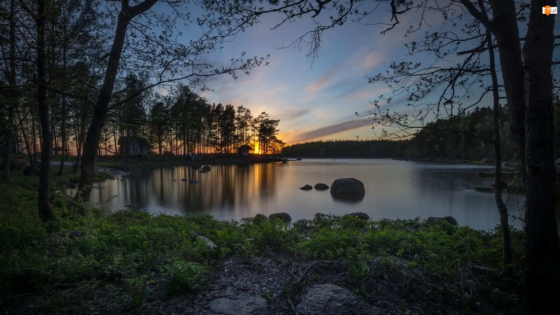Domy, Jezioro Keitele, Finlandia, Wieczór, Wieś Niinilahti, Drzewa, Zachód słońca, Region Kymenlaakso