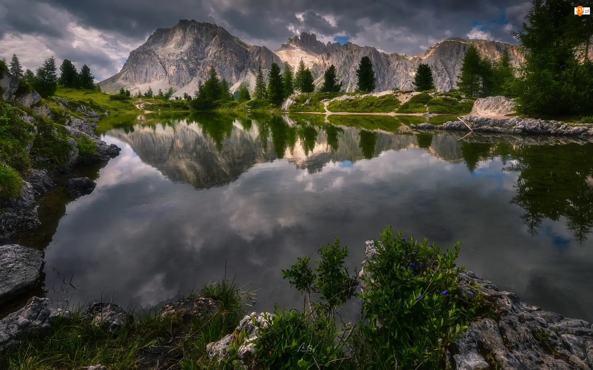 Odbicie, Drzewa, Ciemne, Lago Limides, Tyrol, Włochy, Dolomity, Góry, Jezioro, Chmury