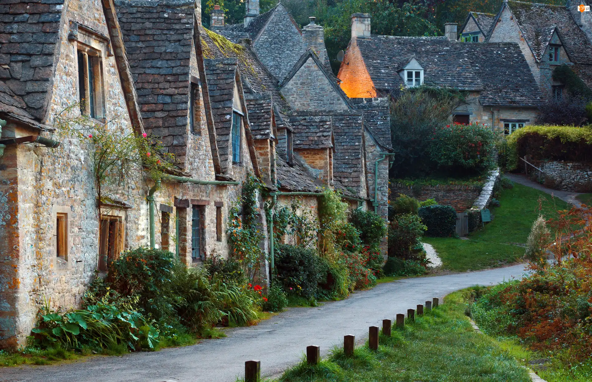 Wieś Bibury, Anglia, Droga, Domy, Hrabstwo Gloucestershire