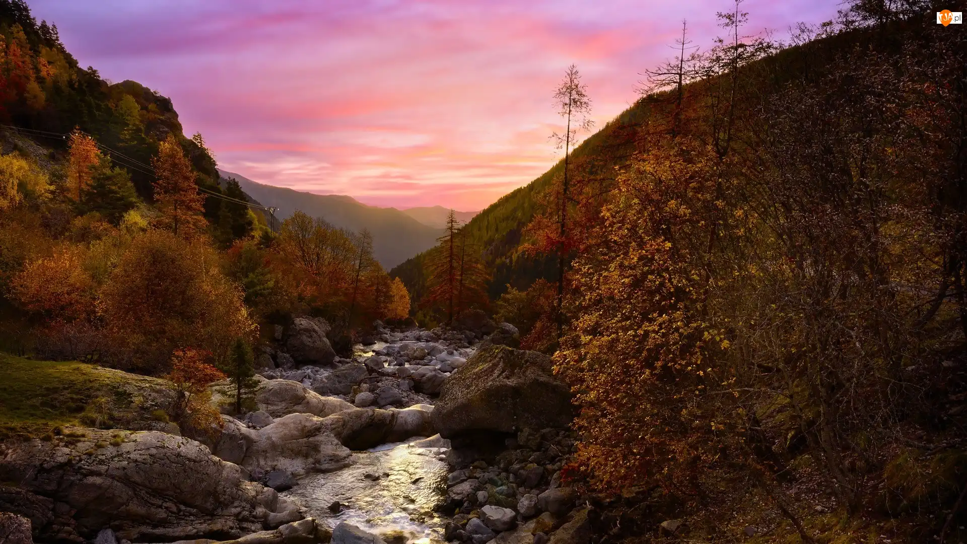 Drzewa, Zachód słońca, Rzeka, Kamienie, Góry, Gordolasque River, Francja, Jesień