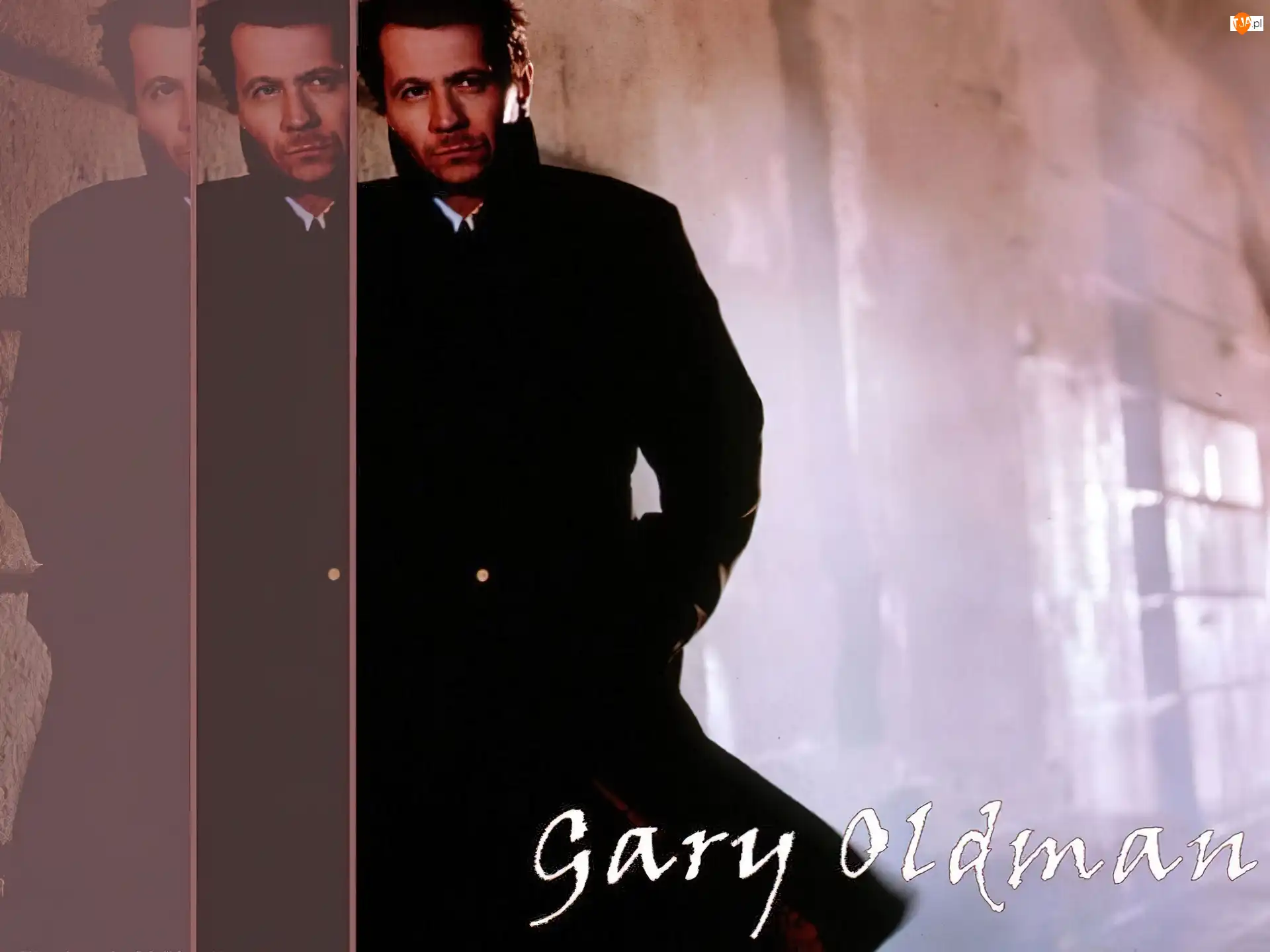 czarny płaszcz, Gary Oldman