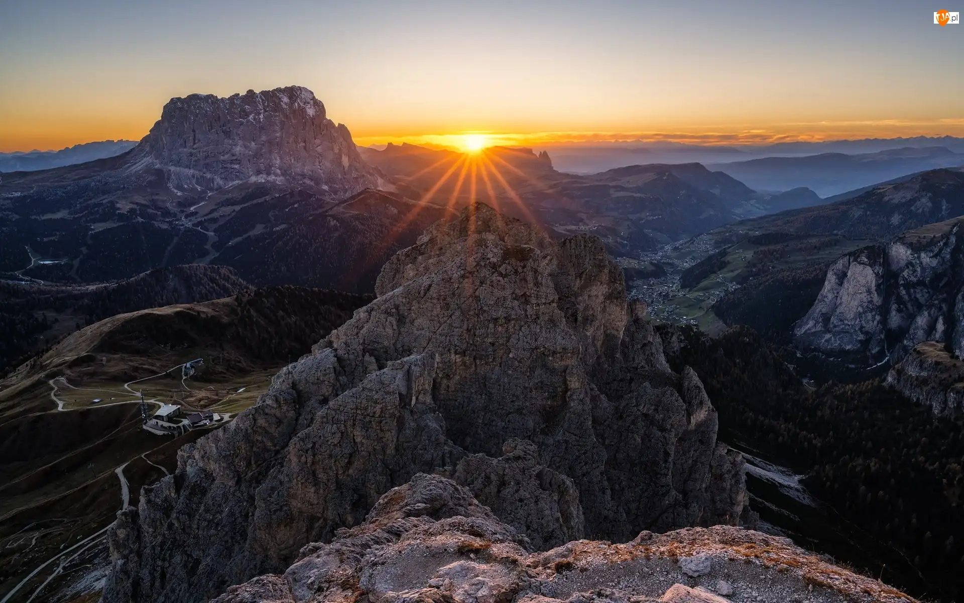 Włochy, Dolomity, Zachód słońca, Las, Drzewa, Szczyt, Grande Cir, Góry, Dolina