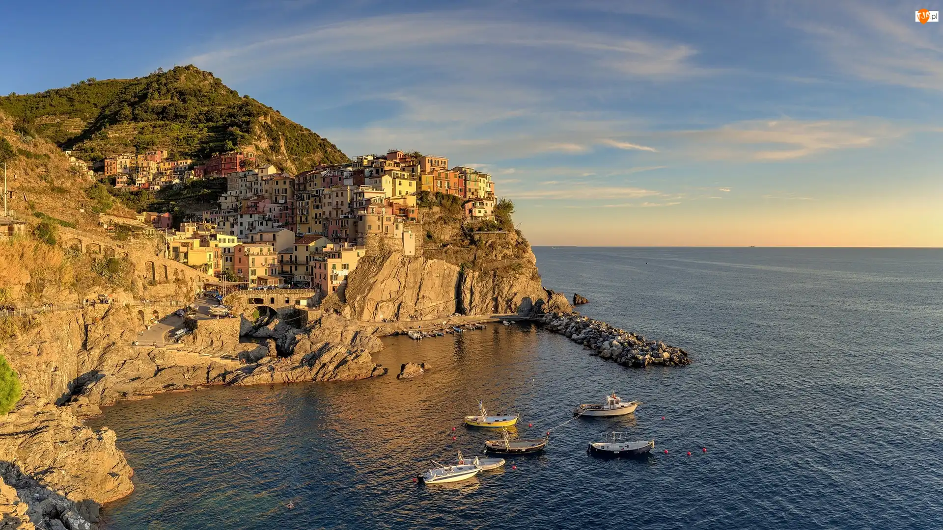 Włochy, Cinque Terre, Liguria, Domy, Manarola, Morze Liguryjskie, Łódki, Wybrzeże, Skały