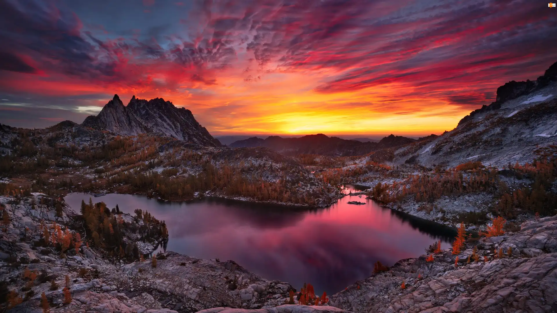 Stan Waszyngton, Stany Zjednoczone, Jezioro Perfection Lake, Zachód słońca, Rezerwat przyrody Alpine Lakes Wilderness, Góry