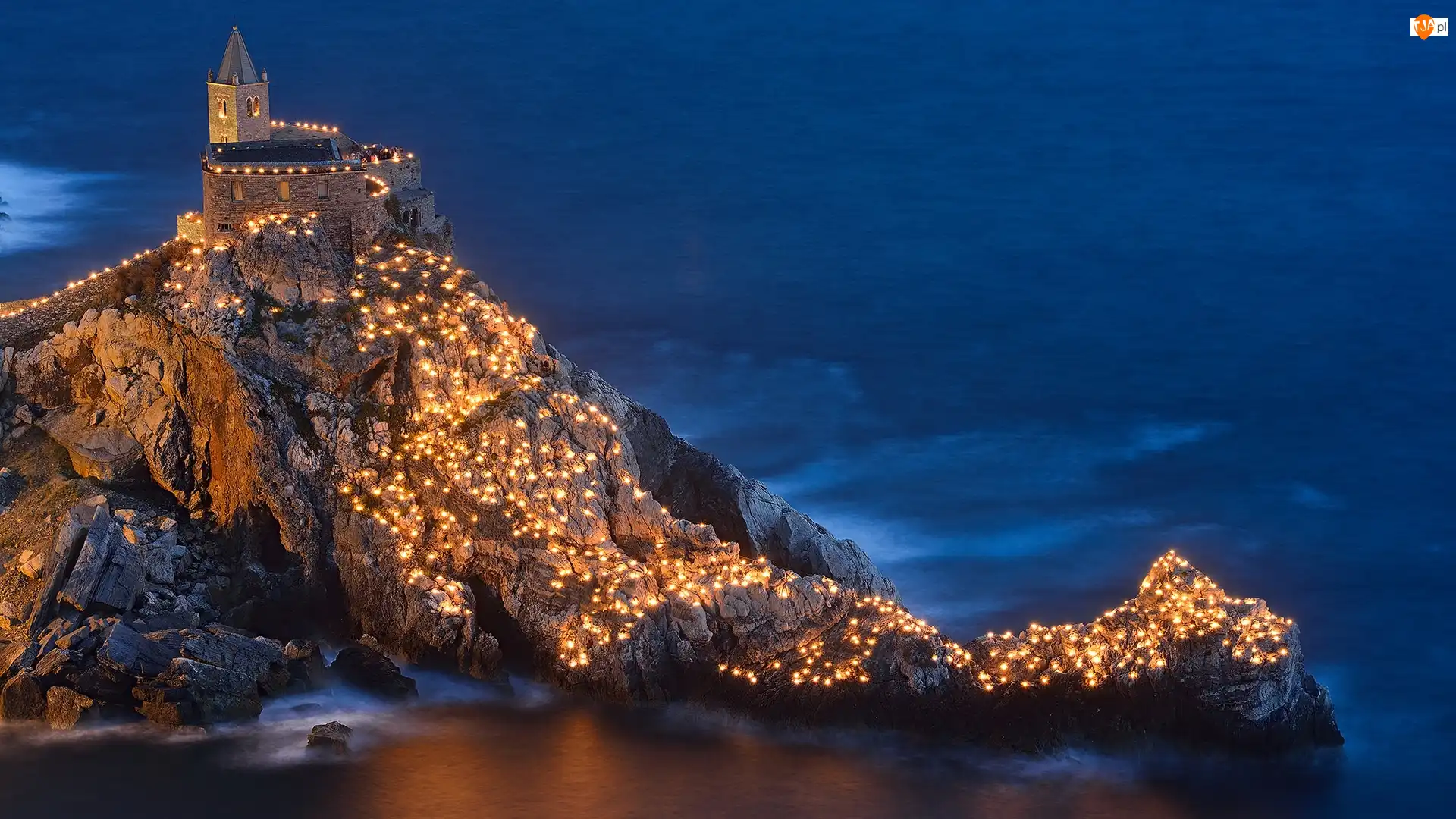 Miasteczko Portovenere, Region Liguria, Światła, Chiesa di San Pietro - kościół św. Piotra, Skały, Morze Liguryjskie, Włochy