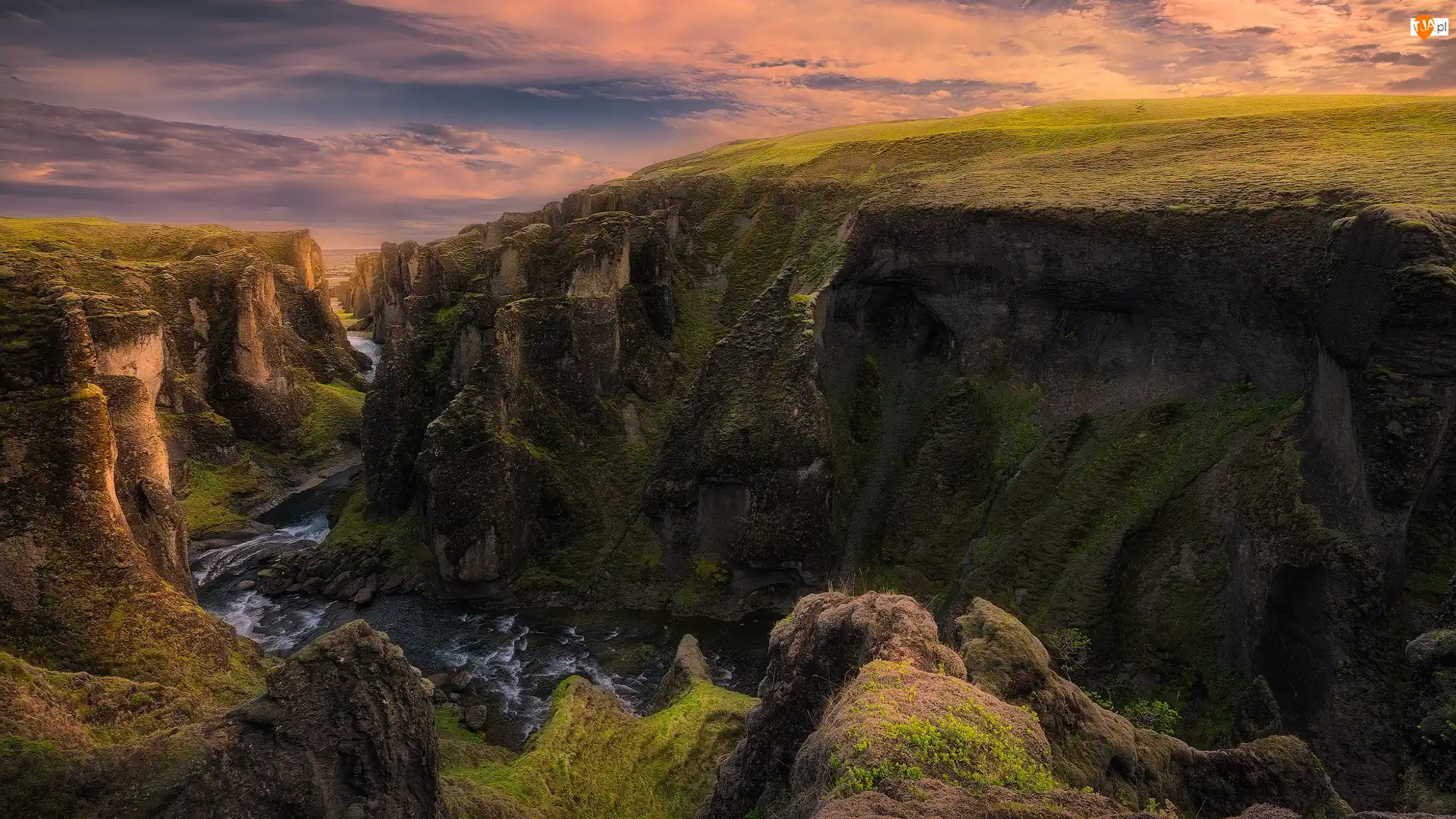 Skały, Islandia, Kanion Fjadrargljufur, Góry, Rzeka Fjadra
