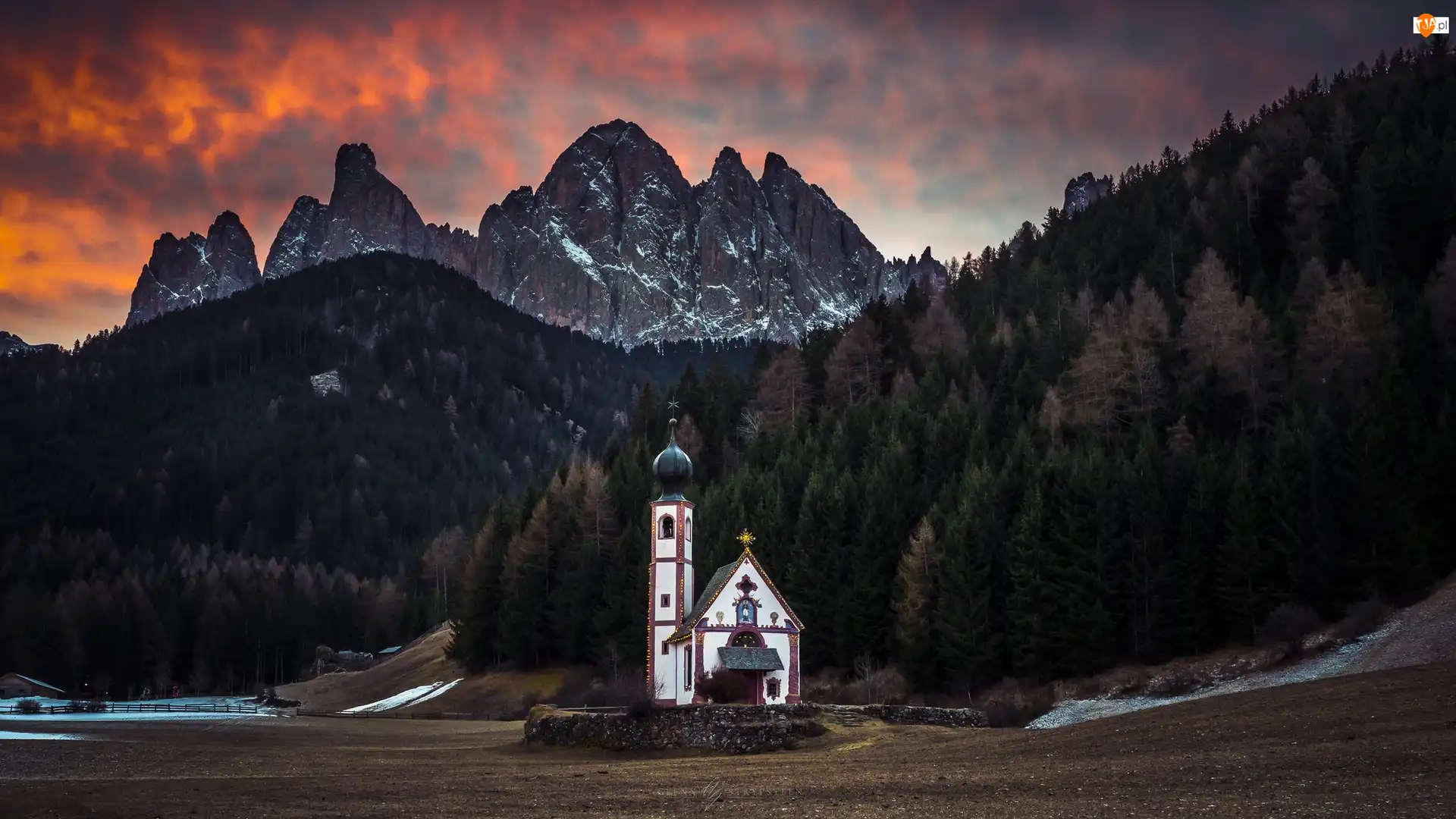 Dolomity, Kościół św. Jana, Masyw Odle, Zachód słońca, Las, Góry, Włochy, Dolina Val di Funes