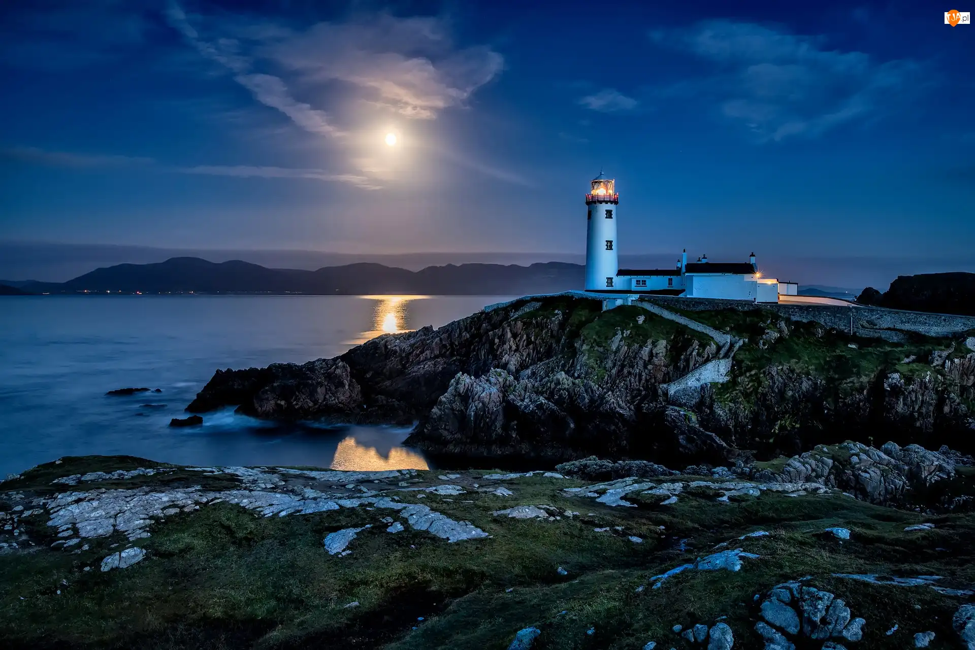 Fanad Head Lighthouse, Morze, Księżyc, Letterkenny, Noc, Latarnia morska, Irlandia, Skały
