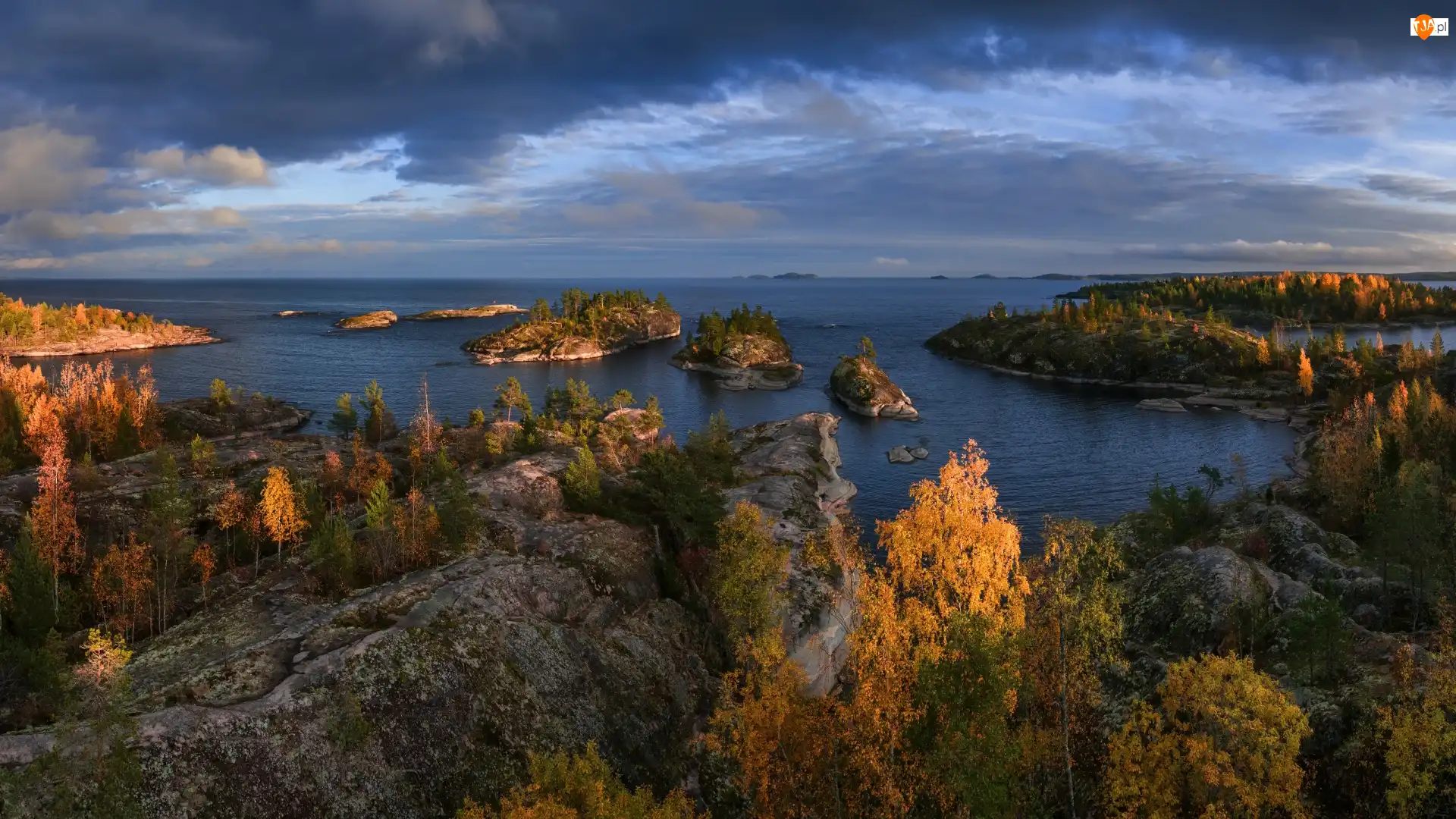 Jesień, Karelia, Chmury, Skały, Drzewa, Jezioro, Ładoga, Rosja, Wysepki