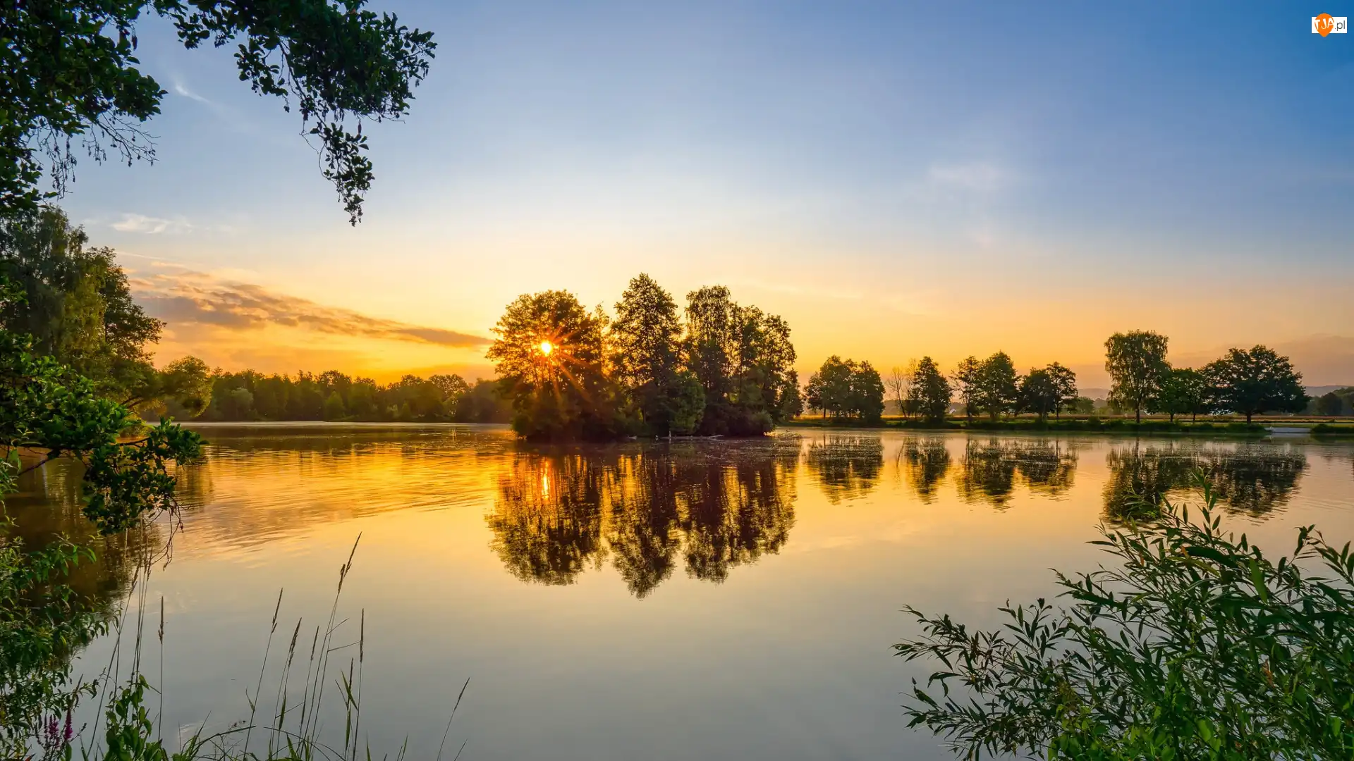 Jezioro, Zachód słońca, Drzewa, Odbicie