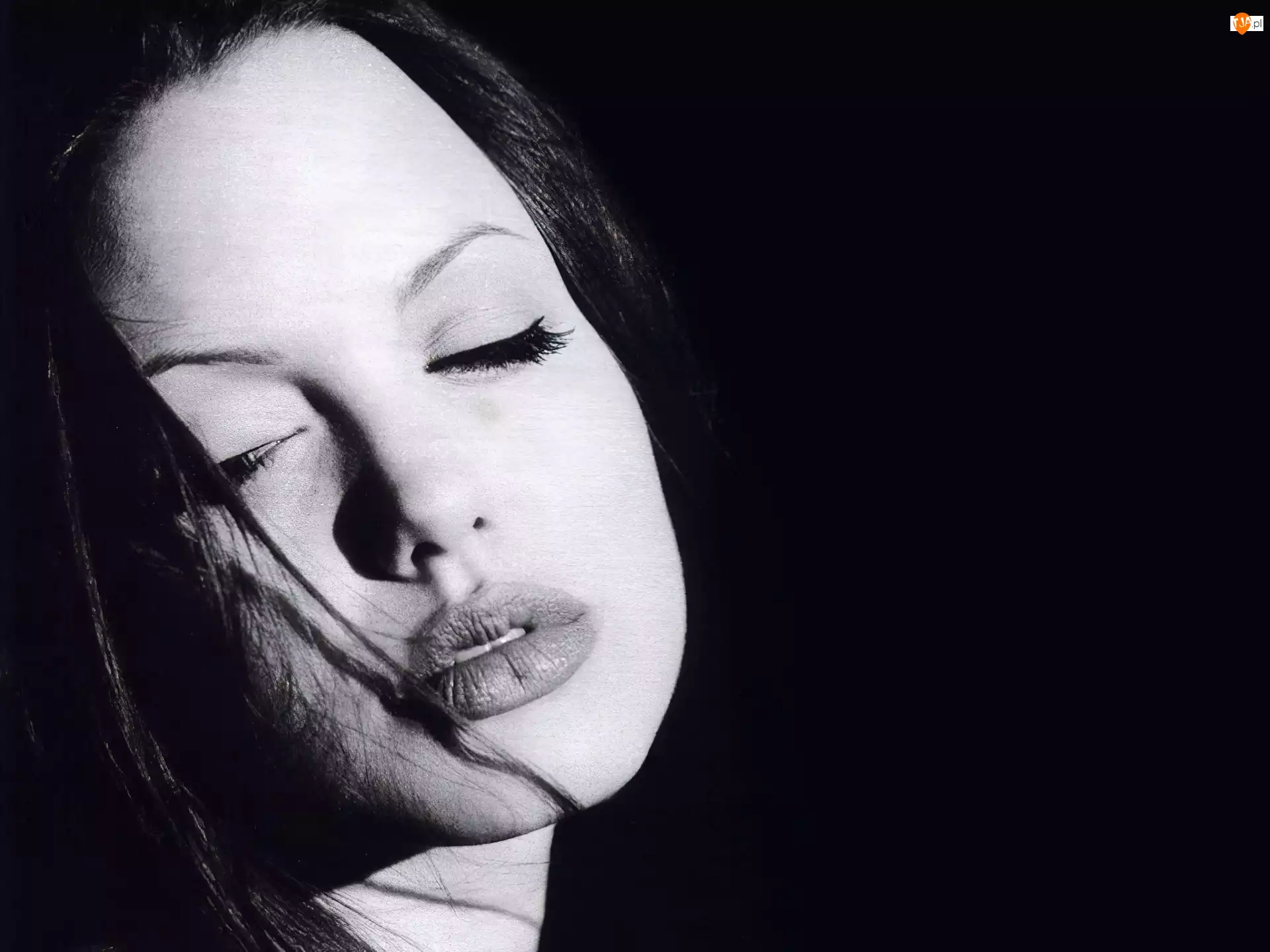 zamknięte oczy, Angelina Jolie