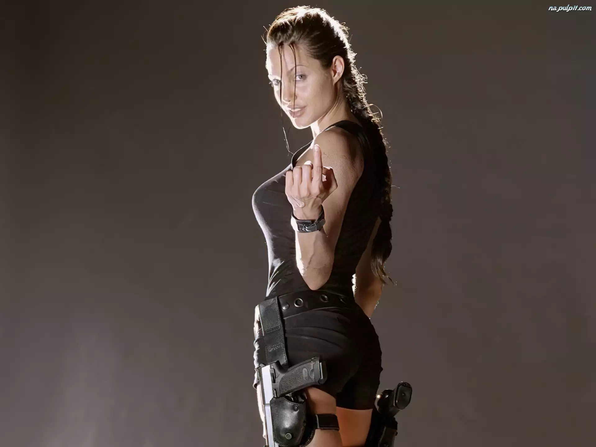 broń, Angelina Jolie, warkocz