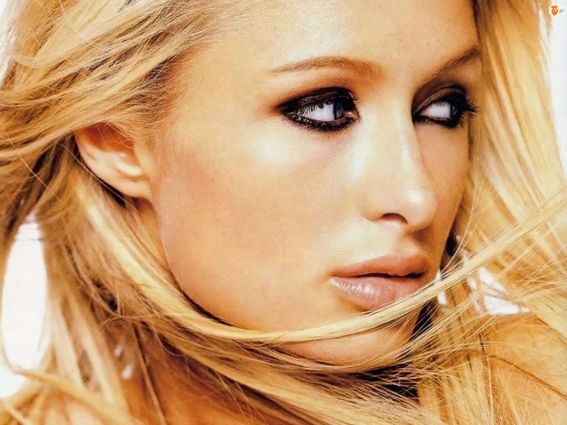 Buzia, Paris Hilton