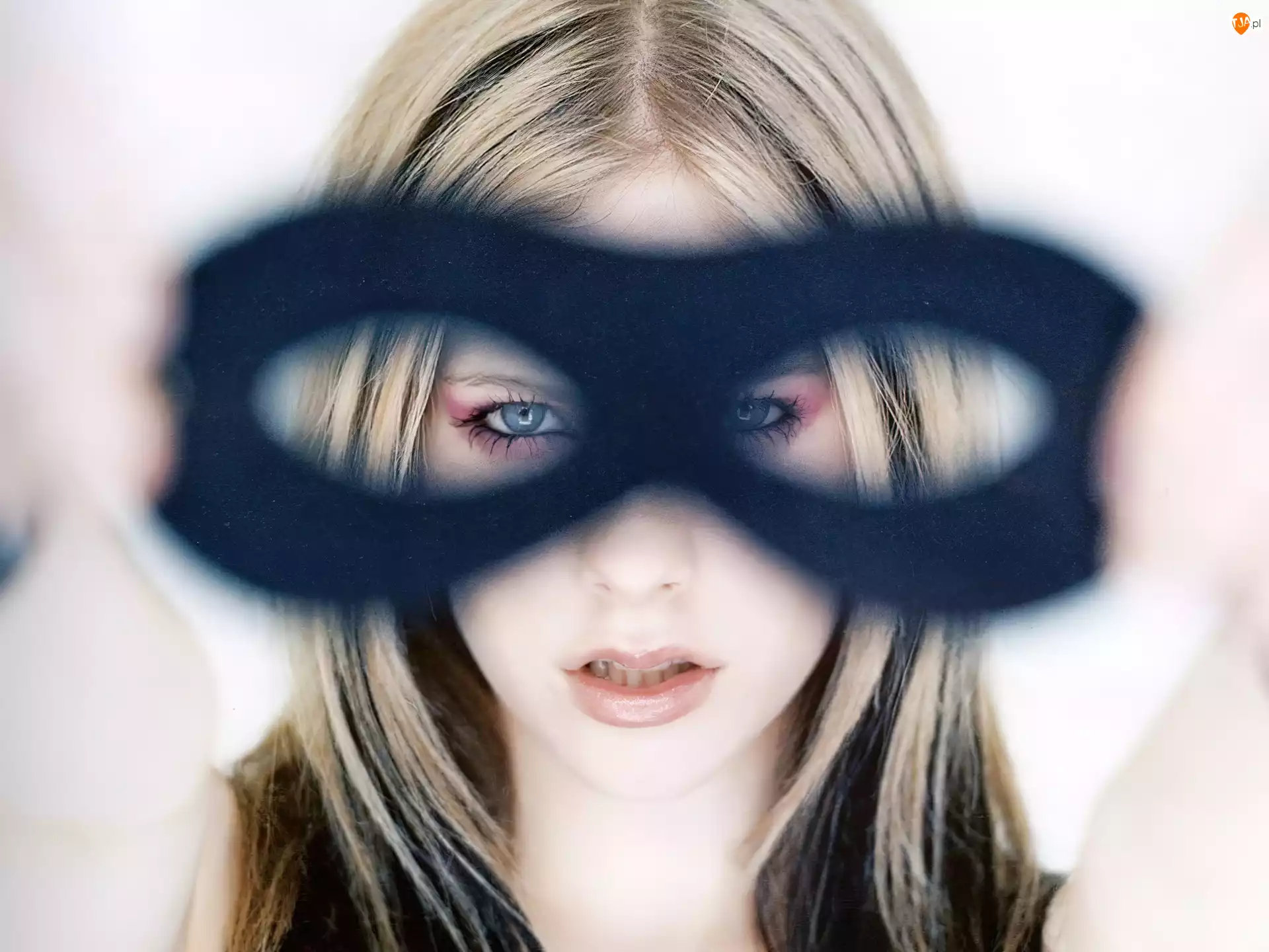Maska, Avril Lavigne