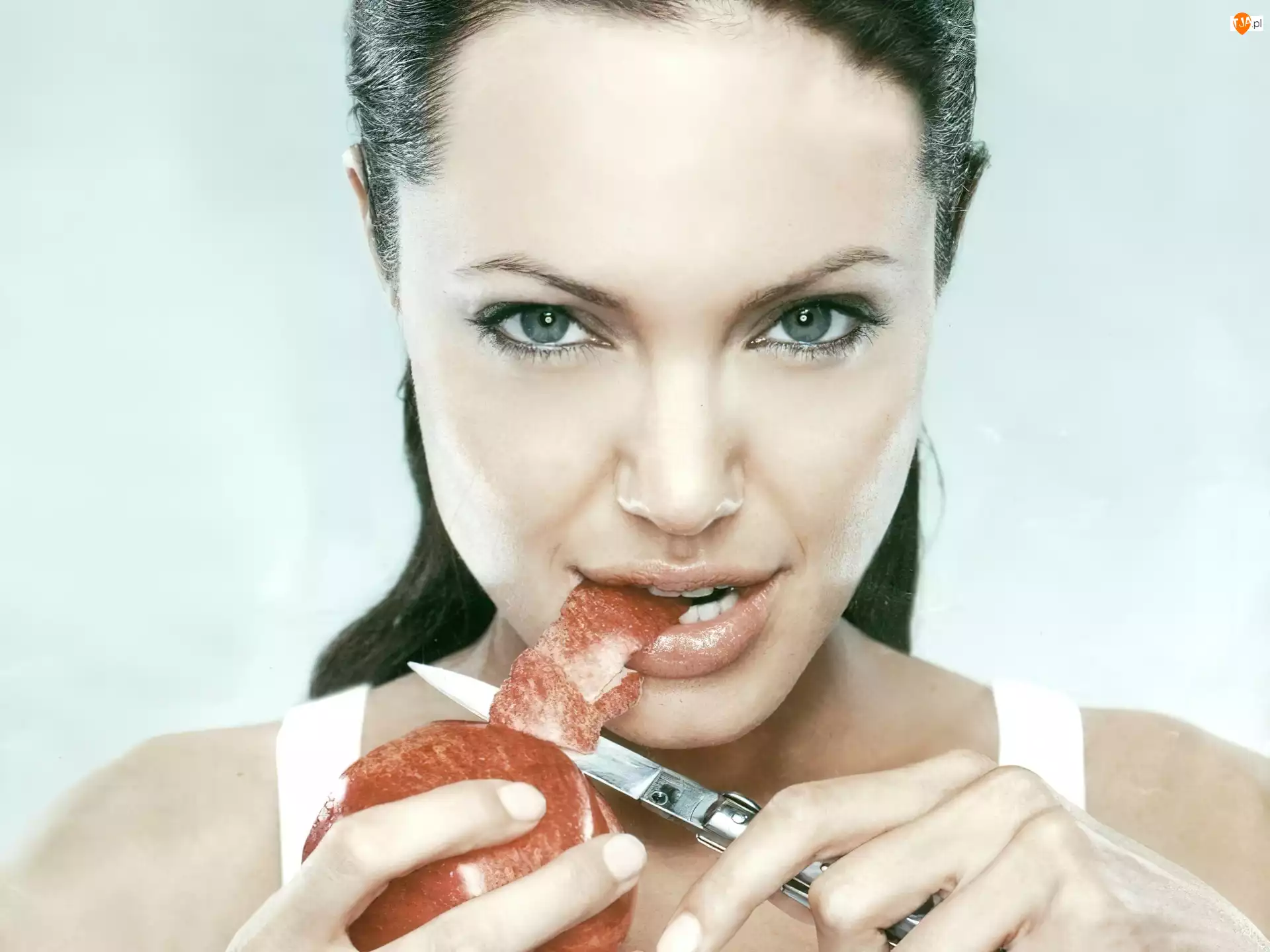 nóż, Angelina Jolie, jabłko