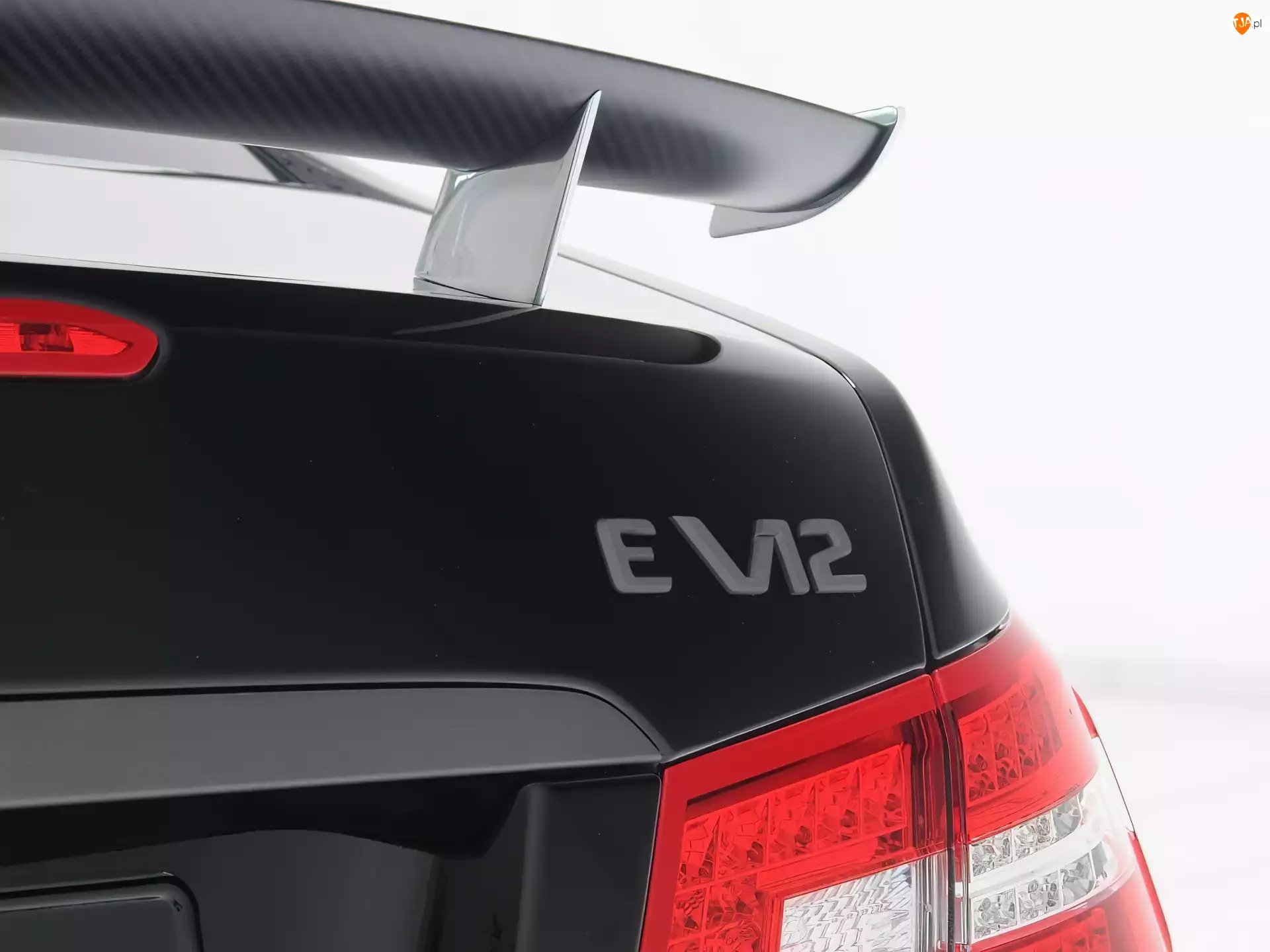 V12, Logo, Mercedes E-klasa