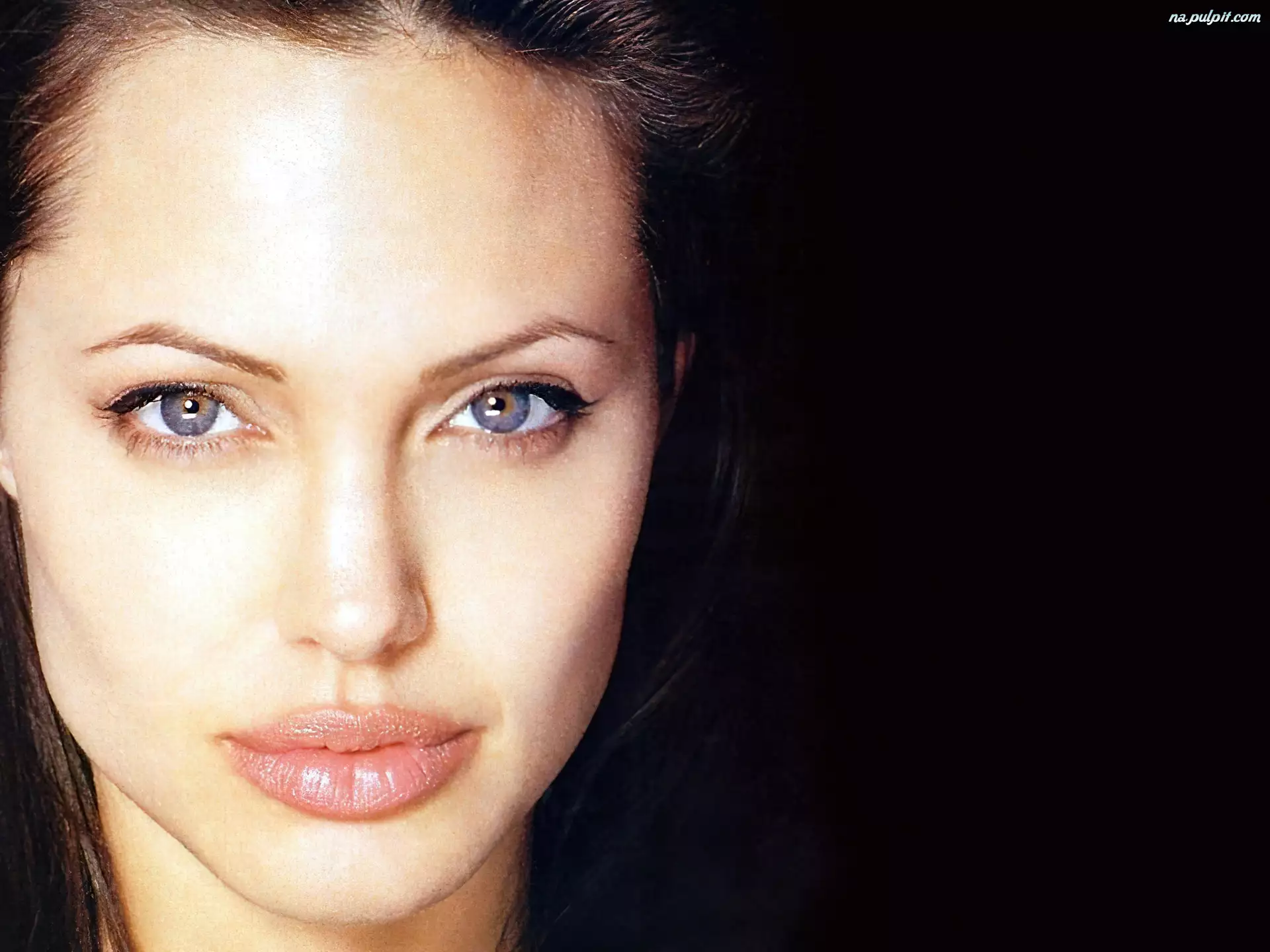 niebieskie oczy, Angelina Jolie, duże usta