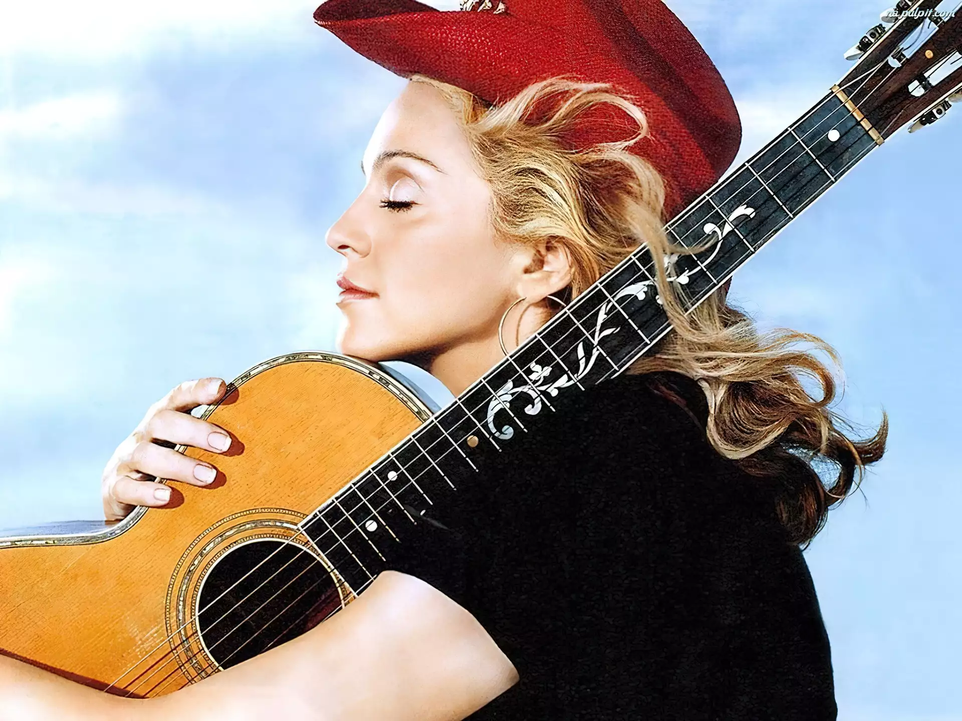 Gitara, Madonna, Ciccone