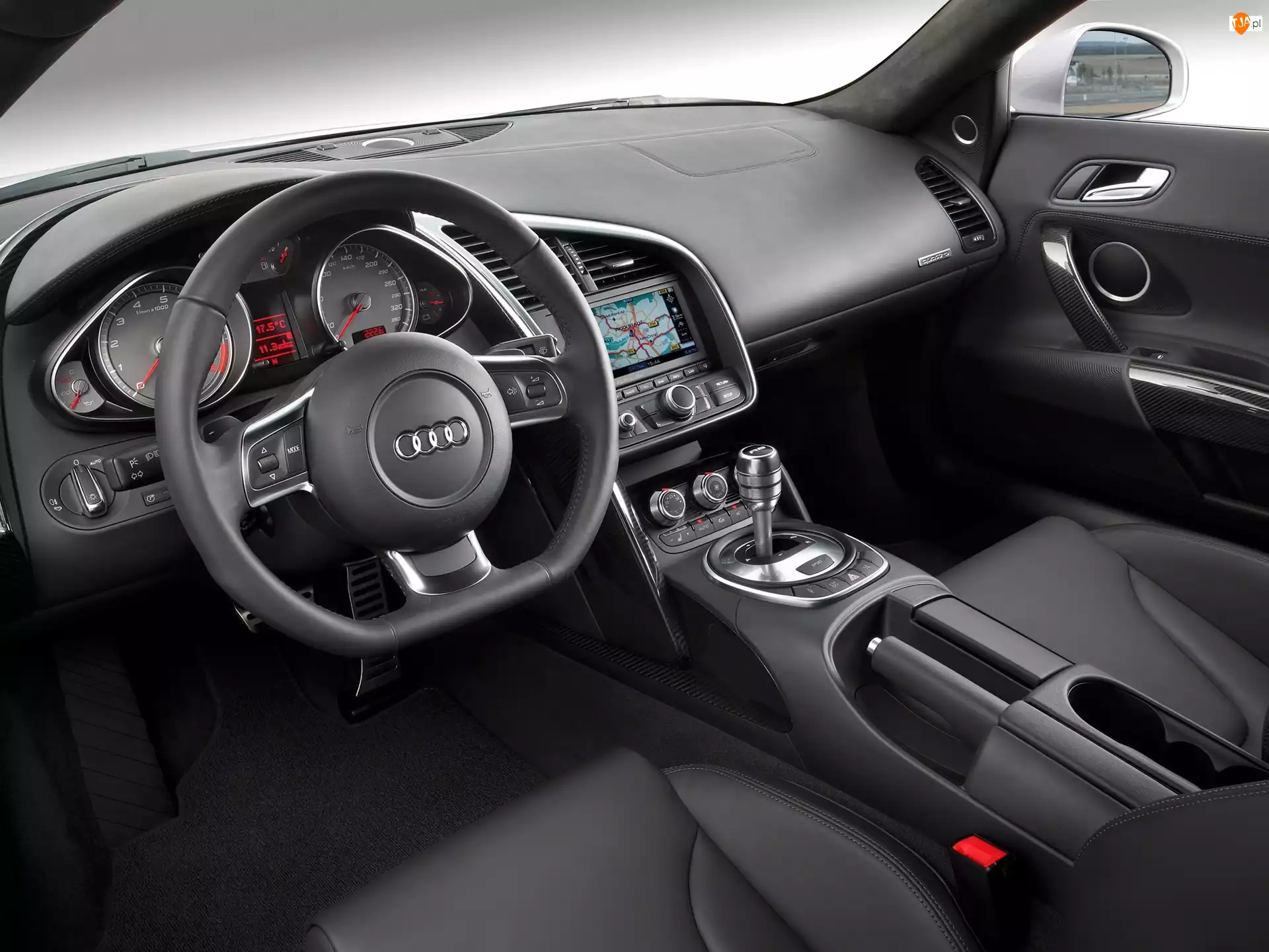 Audi R8, Kierownica, Wnętrze, Spłaszczona