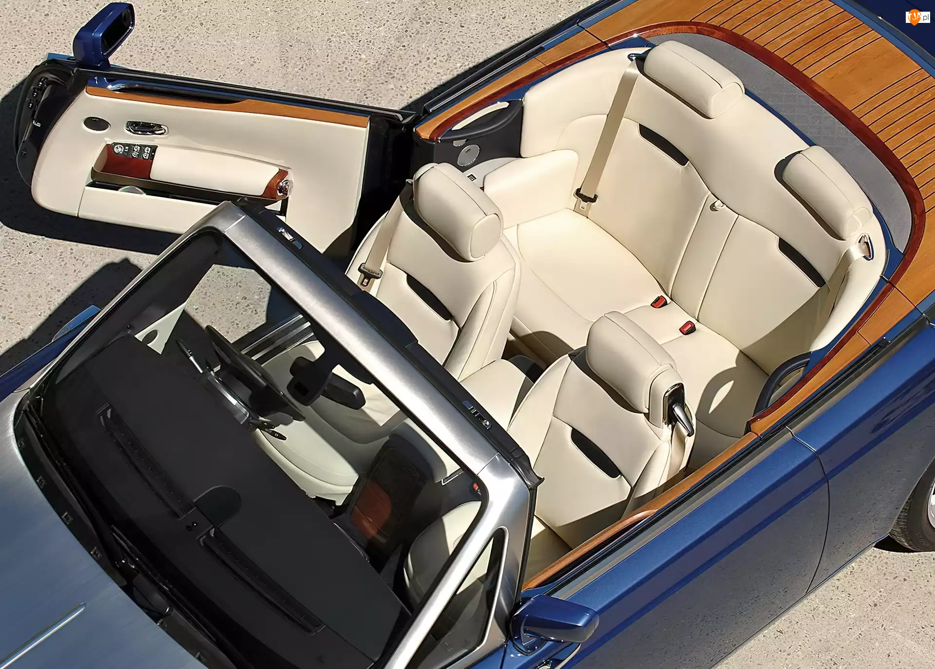 Rolls-Royce Phantom Drophead Coupe, Wnętrze