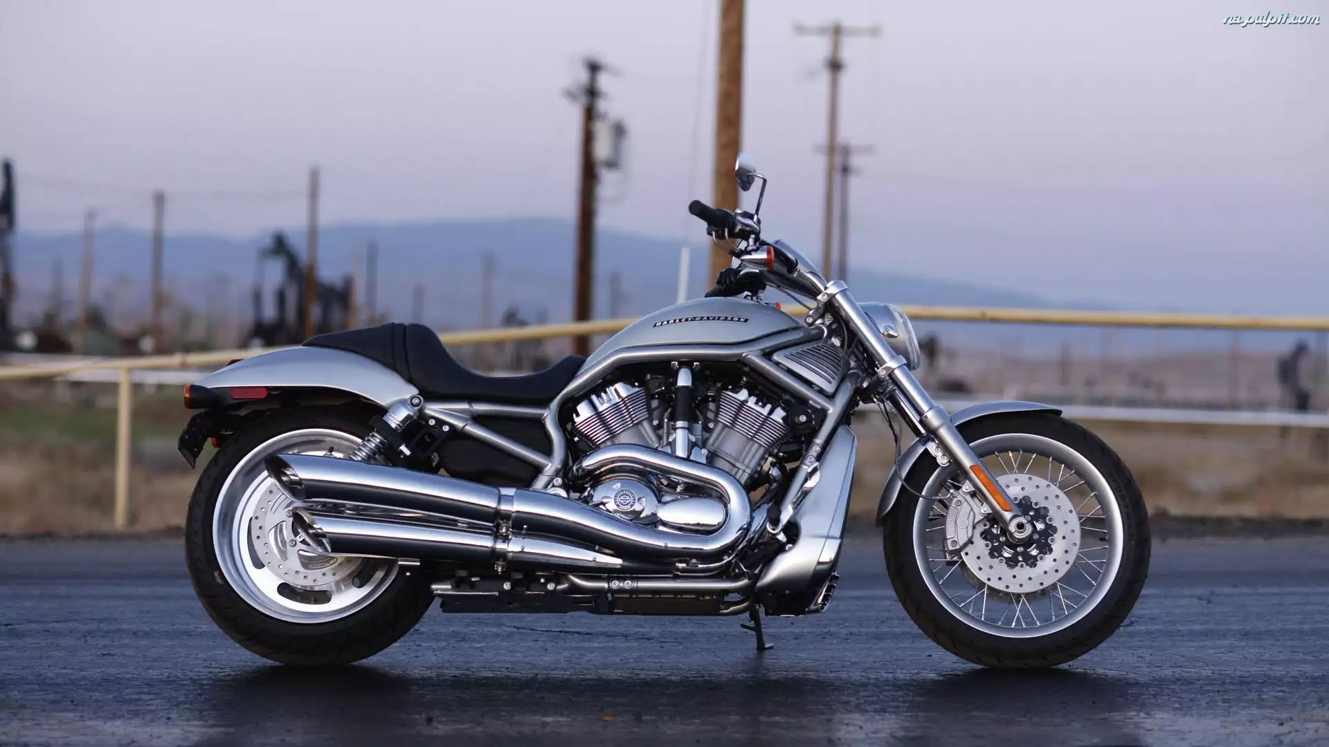 Harley Davidson V-Rod, Srebrny
