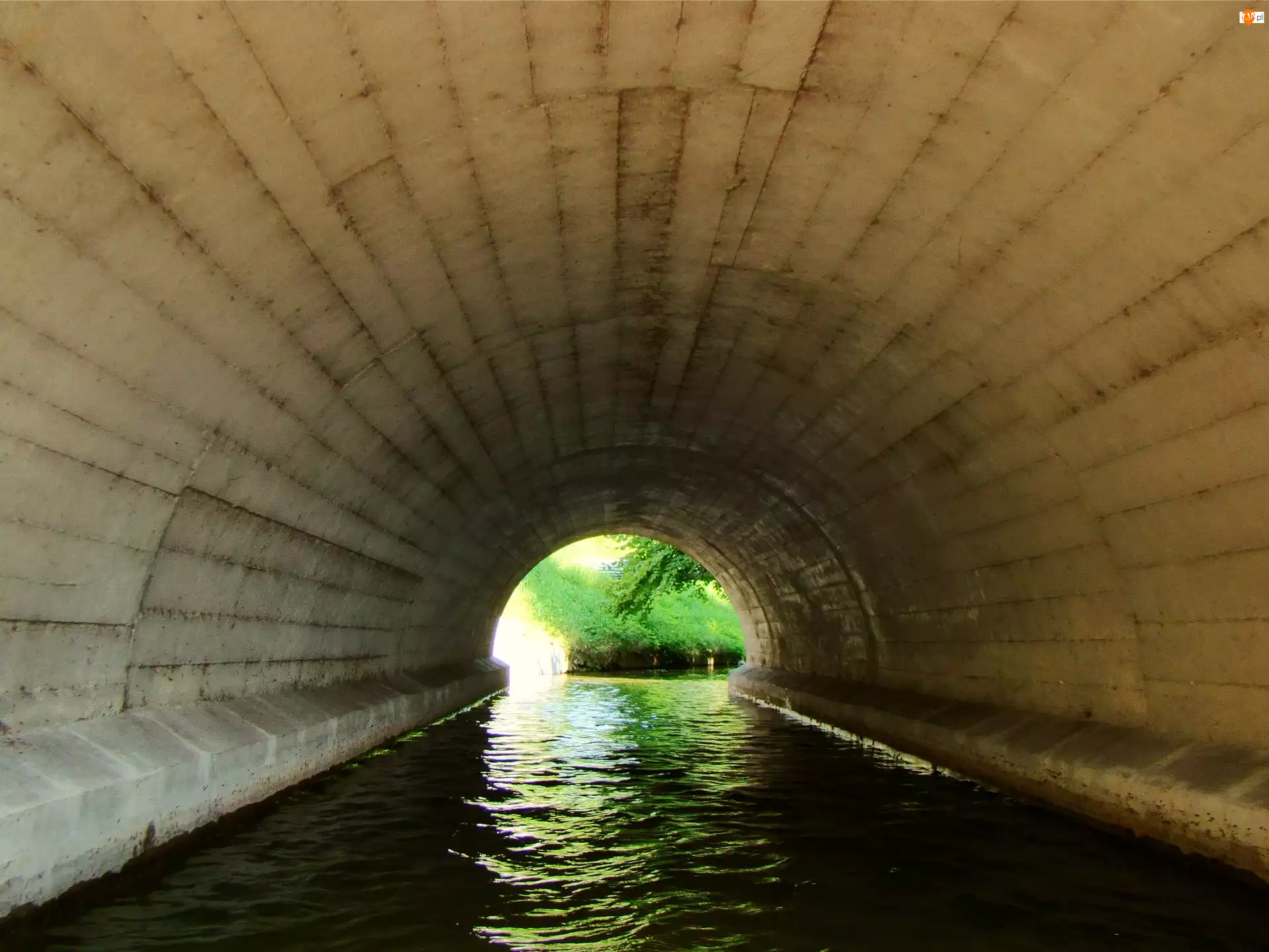 Rzeka, Tunel