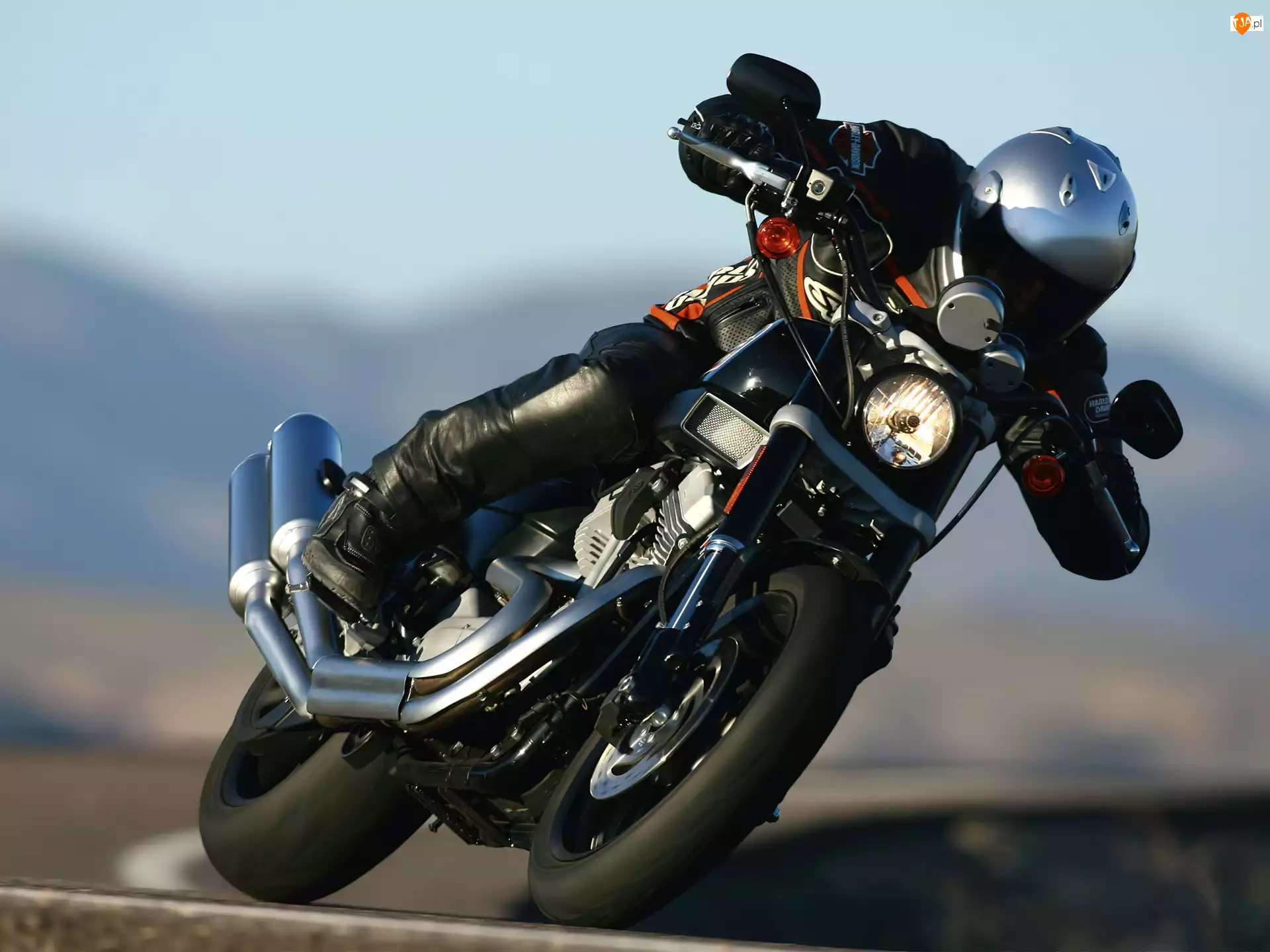 Pochylenie, Harley Davidson XR1200, Zakręt