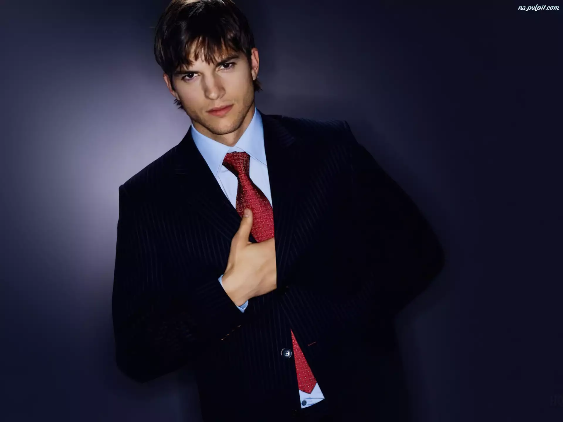 Krawat, Ashton Kutcher, Czerwony