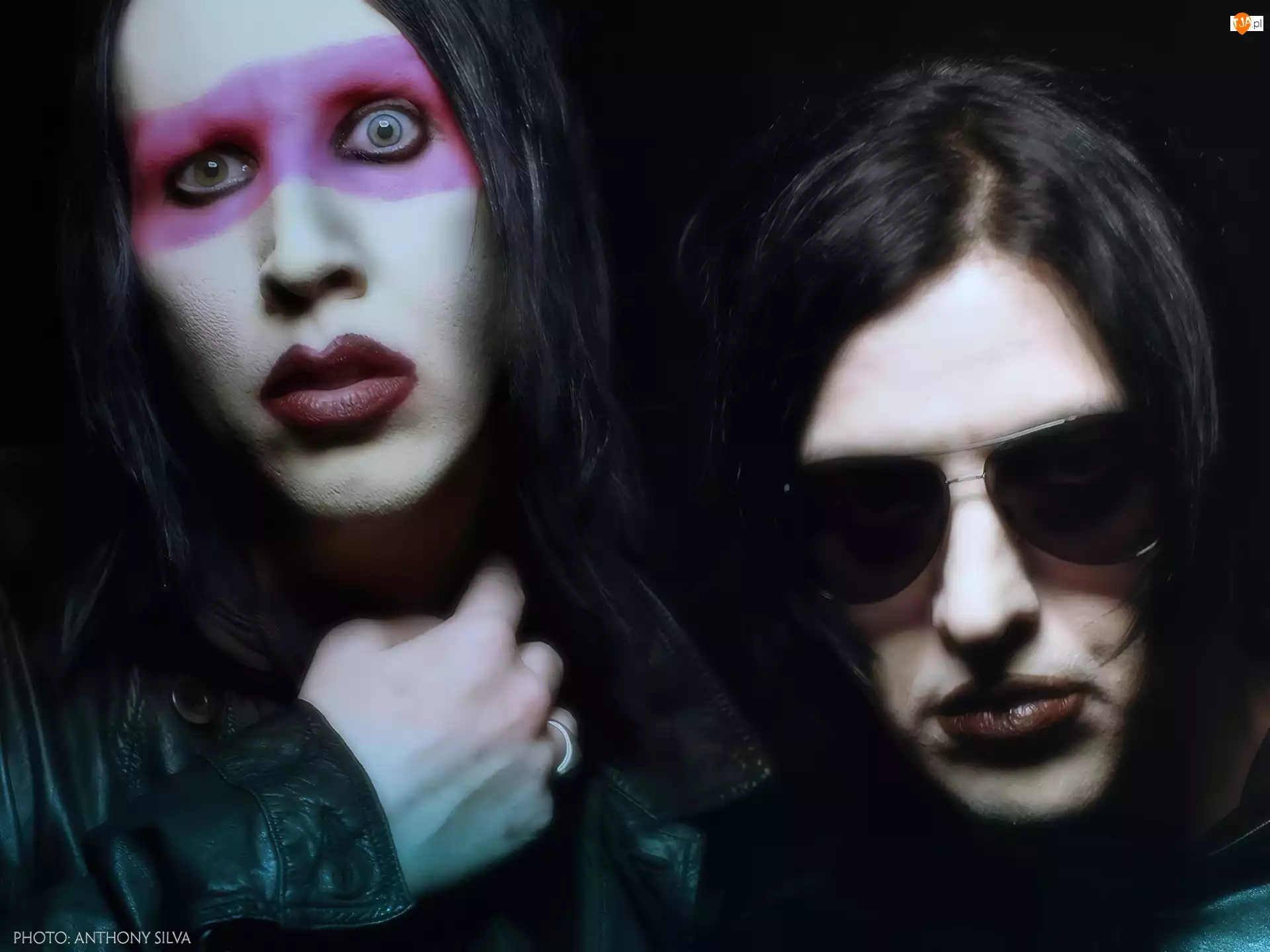 Marilyn Manson, Usta, Okulary, Czerwone