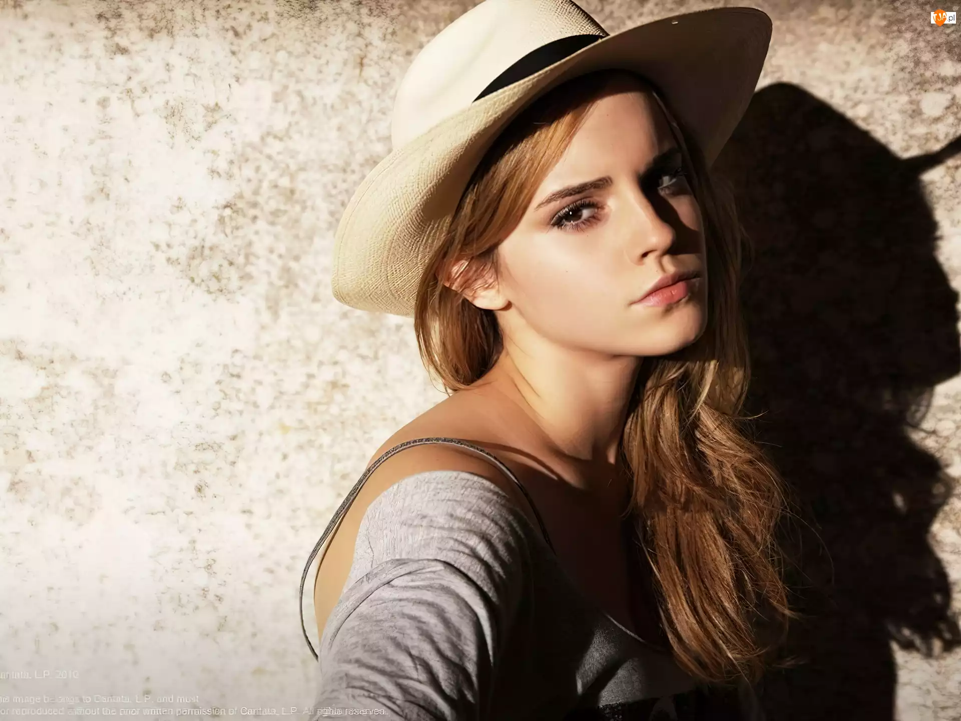 Spojrzenie, Emma Watson, Kapelusz