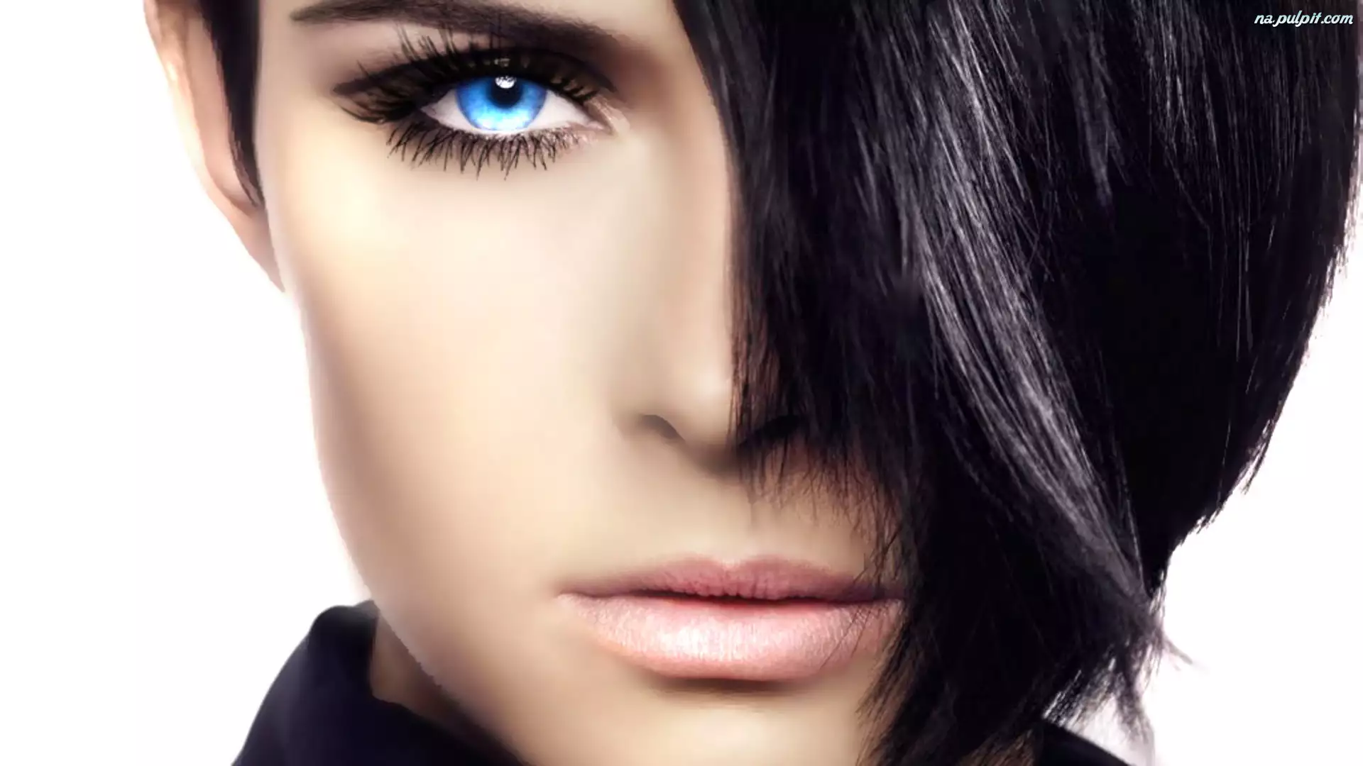 Девушка красивая черная глаза. Черные волосы. Макияж для брюнеток с голубыми глазами. Брюнетка с голубыми глазами. Красивые брюнетки с голубыми глазами.