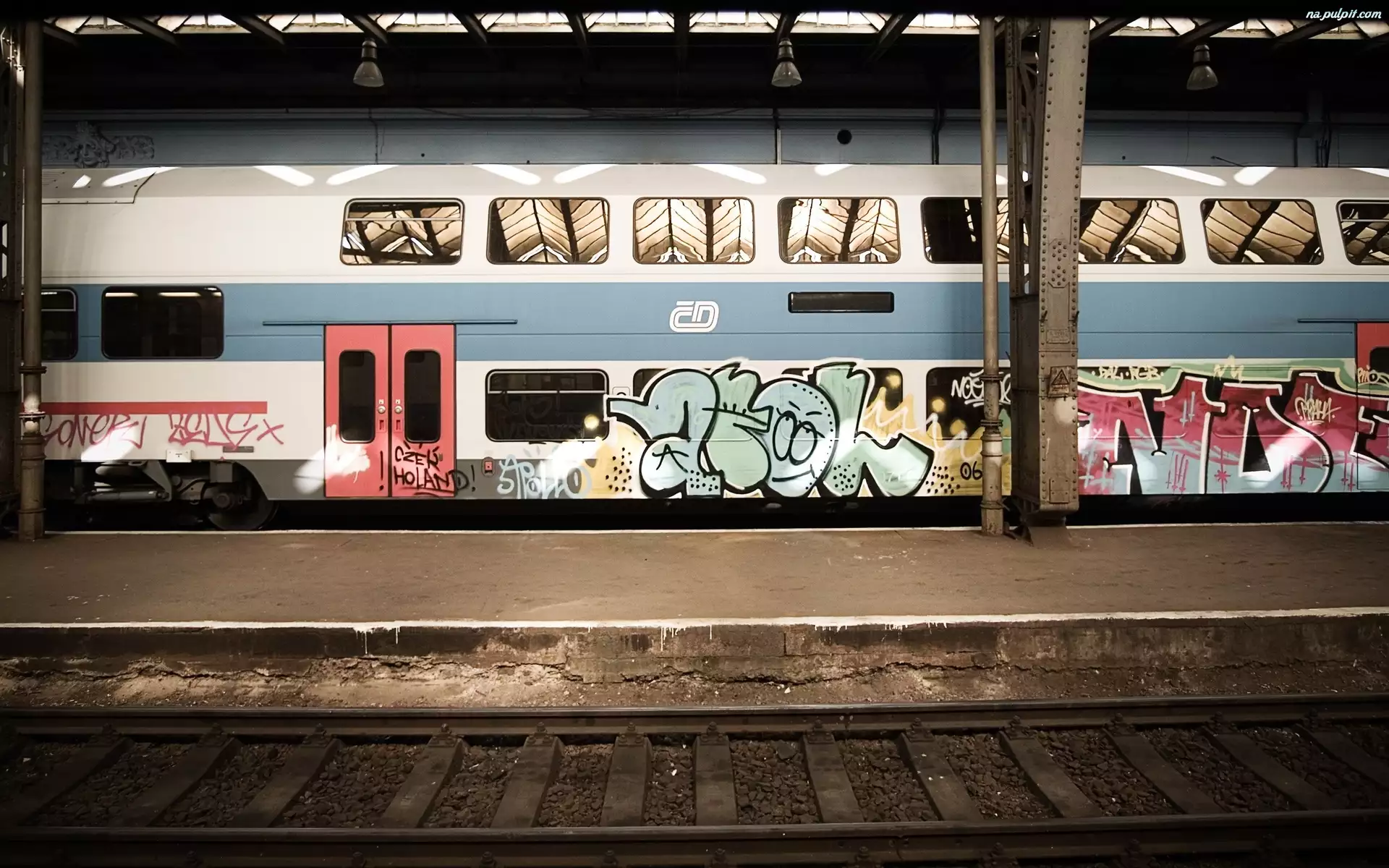 Przystanek, Pociąg, Graffiti