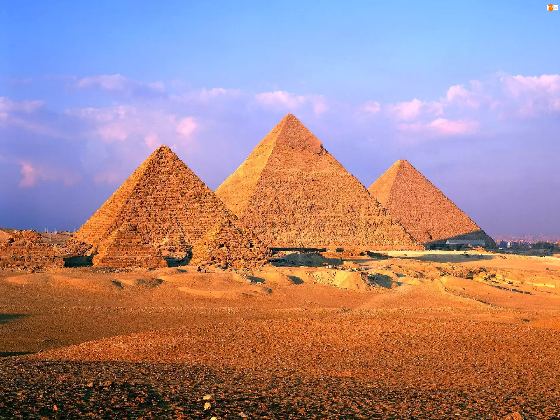 Trzy Piramidy, Egipt