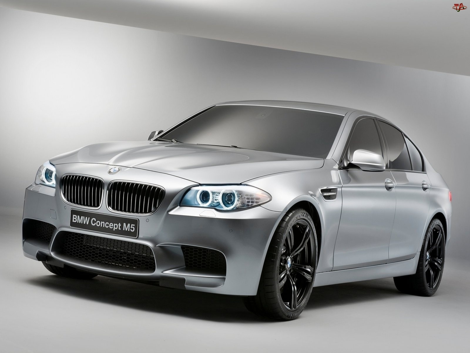 Maska, BMW M5 Concept, Reflektory